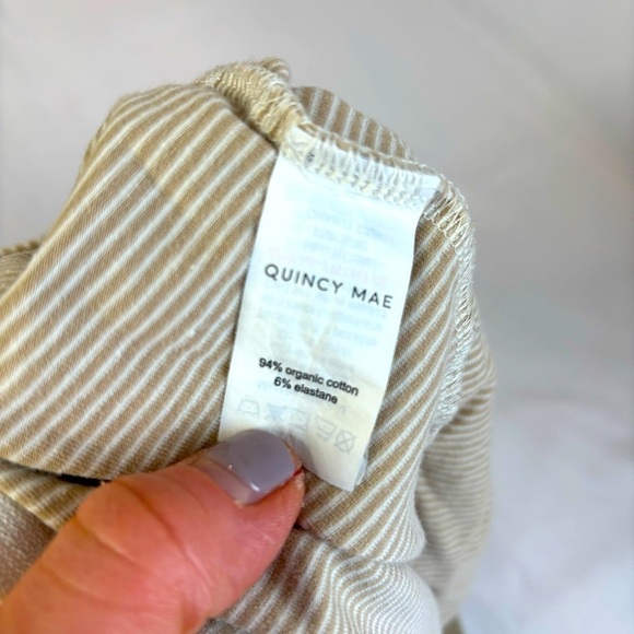 Quincy Mae Zip Long Sleeve Sleeper Footie || Tan and Cream Stripes 6-12 months - Picture 5 of 6